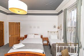 OYO Cornerstone Manor Hotel