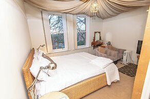 OYO Cornerstone Manor Hotel