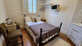 OYO Cornerstone Manor Hotel