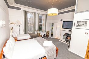 OYO Cornerstone Manor Hotel