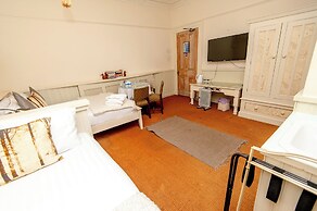 OYO Cornerstone Manor Hotel