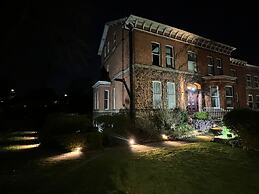 OYO Cornerstone Manor Hotel