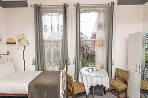 OYO Cornerstone Manor Hotel