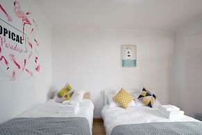 Good Time Travellers Inn-People Square No.2