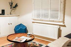 The Modern Classic - Contemporary & Elegant 3bdr Home