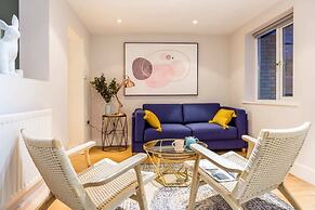 The Modern Classic - Contemporary & Elegant 3bdr Home