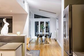 The Modern Classic - Contemporary & Elegant 3bdr Home