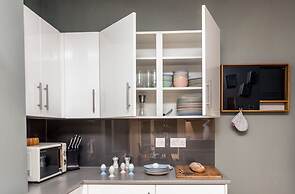 The Modern Classic - Contemporary & Elegant 3bdr Home