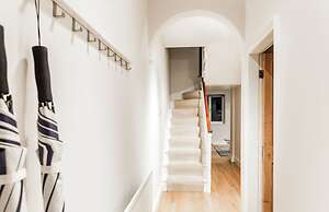 The Modern Classic - Contemporary & Elegant 3bdr Home