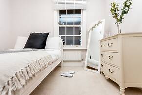 The Modern Classic - Contemporary & Elegant 3bdr Home