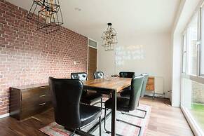 The Century Chalet - Contemporary 2bdr Townhouse With Parking