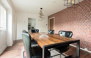 The Century Chalet - Contemporary 2bdr Townhouse With Parking