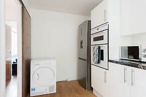 The Century Chalet - Contemporary 2bdr Townhouse With Parking