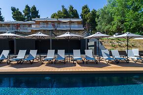 Sani More & Sani Woods