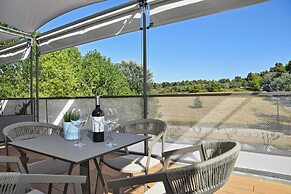 Sani More & Sani Woods