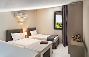 Sani More & Sani Woods