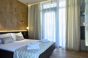 Sani More & Sani Woods