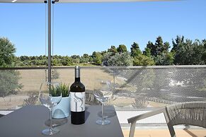 Sani More & Sani Woods