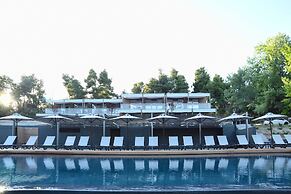 Sani More & Sani Woods