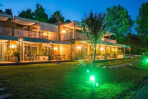 Sani More & Sani Woods