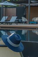 Sani More & Sani Woods