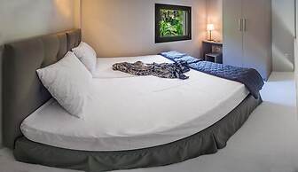 Sani More & Sani Woods