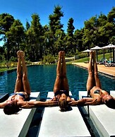 Sani More & Sani Woods