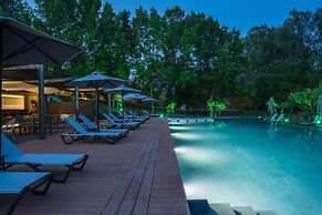 Sani More & Sani Woods