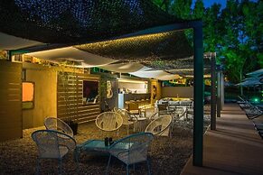 Sani More & Sani Woods