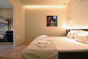 Sani More & Sani Woods