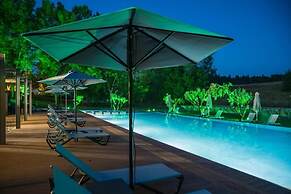 Sani More & Sani Woods