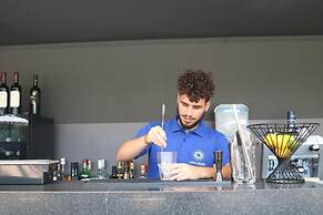 Sani More & Sani Woods