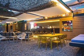 Sani More & Sani Woods