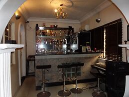 Cristabol Apartments