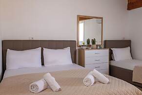 Atlantis Hotel & Apartments