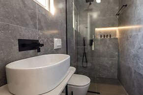 Atlantis Hotel & Apartments