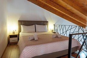 Atlantis Hotel & Apartments