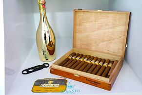 Atlantis Hotel & Apartments