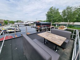 Houseboat Havana