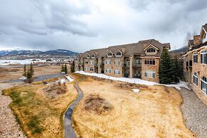 Bay Club Town Homes by CRMR