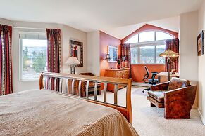 Bay Club Town Homes by CRMR