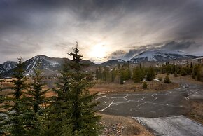 Bay Club Town Homes by CRMR