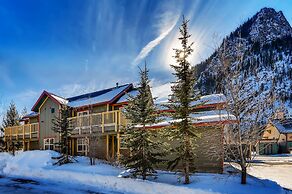 Streamside Lane Condos by CRMR