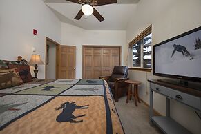 Streamside Lane Condos by CRMR