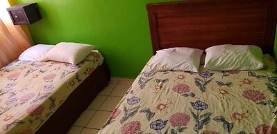 Hostal Guacamayos