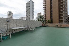 Waikiki Banyan - Pool Deck Level Tower 1 Suite 610
