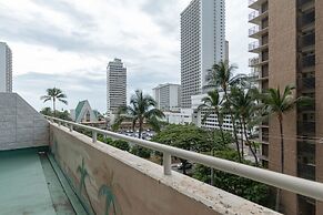 Waikiki Banyan - Pool Deck Level Tower 1 Suite 610