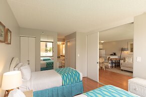 Waikiki Banyan - Pool Deck Level Tower 1 Suite 610