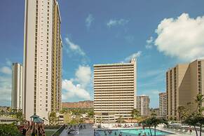 Waikiki Banyan - Pool View Tower 1 Suite 707