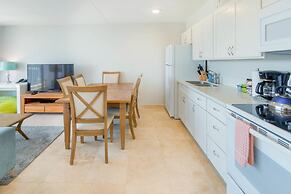 Waikiki Banyan - Ocean View Tower 1 Suite 3209